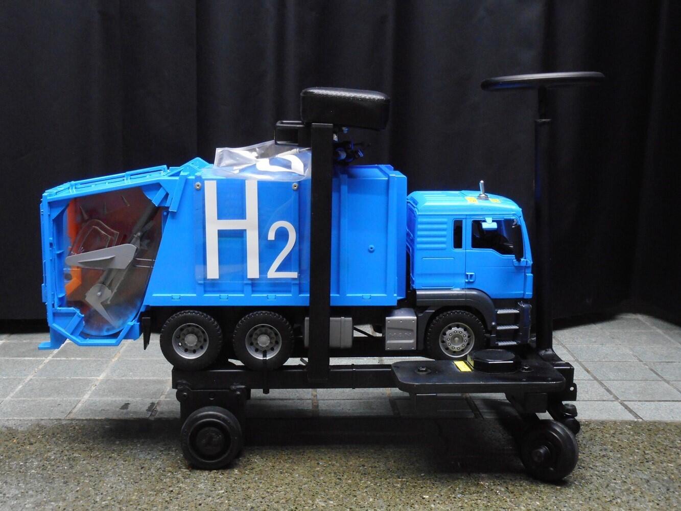 Garbage truck01_ .jpg